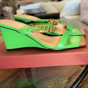 Vibrant Green Torgeis New York Magnifica Wedge Sandals